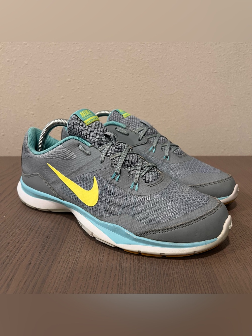 SIZE 9.5 WOMENS NIKE FLEX TRN 5 RUN